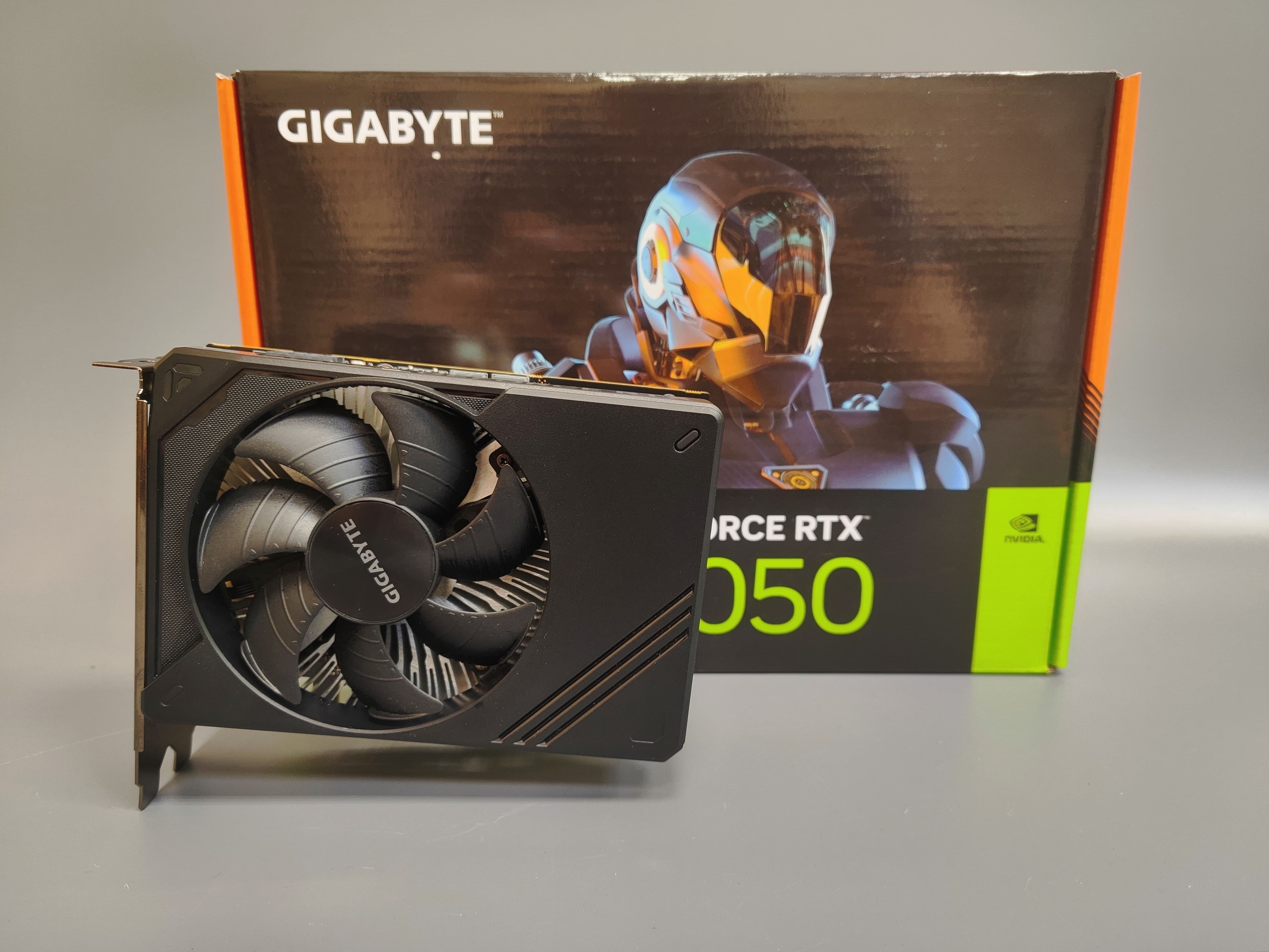 Видеокарта Gigabyte GeForce RTX 5050 8GB