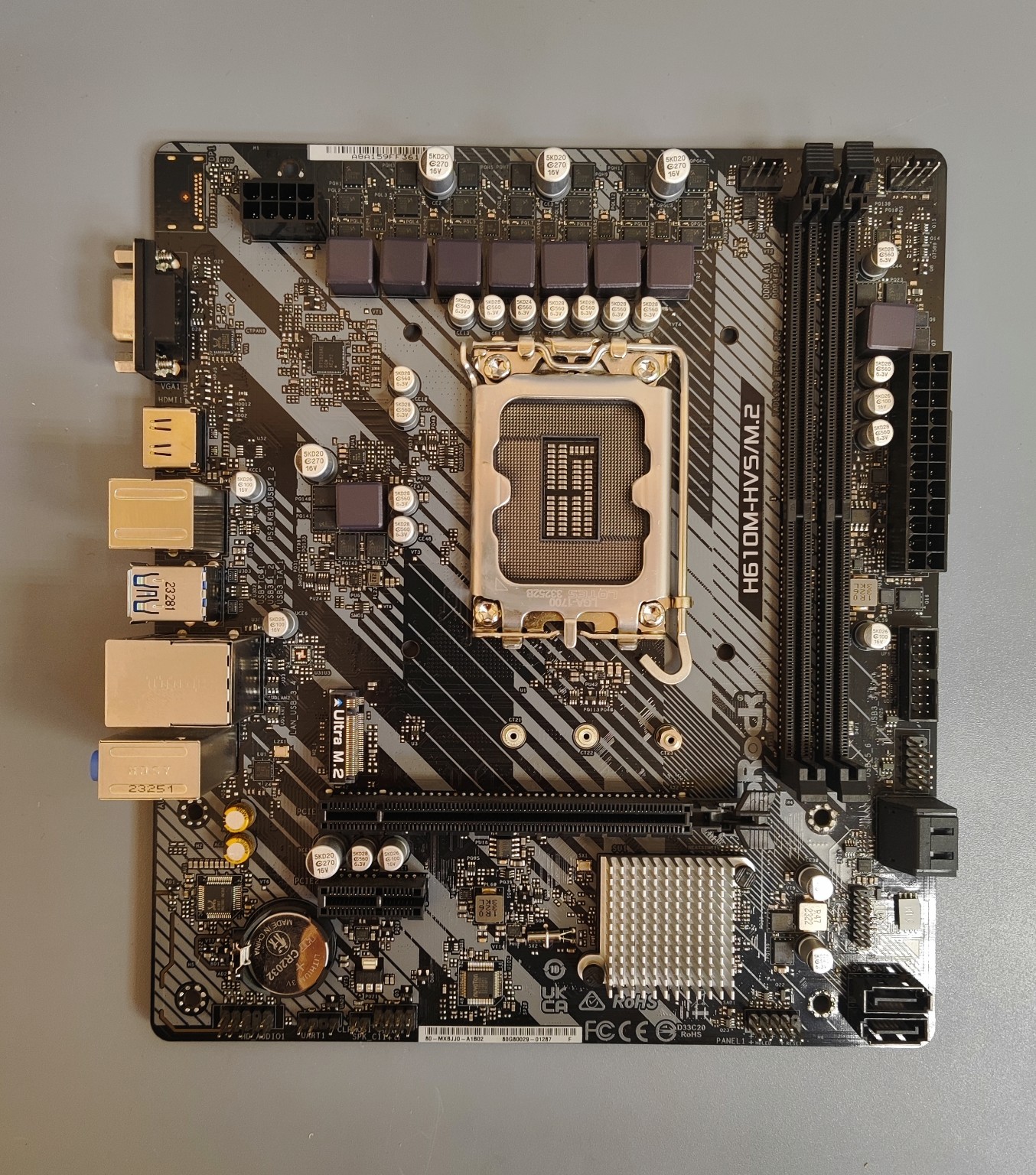 Материнская плата ASRock H610M-HVS/M.2 R2.0 (LGA 1700, Intel H610, 2xDDR4-3200 МГц, 1xPCI-Ex16, 1xM.2, Micro-ATX)