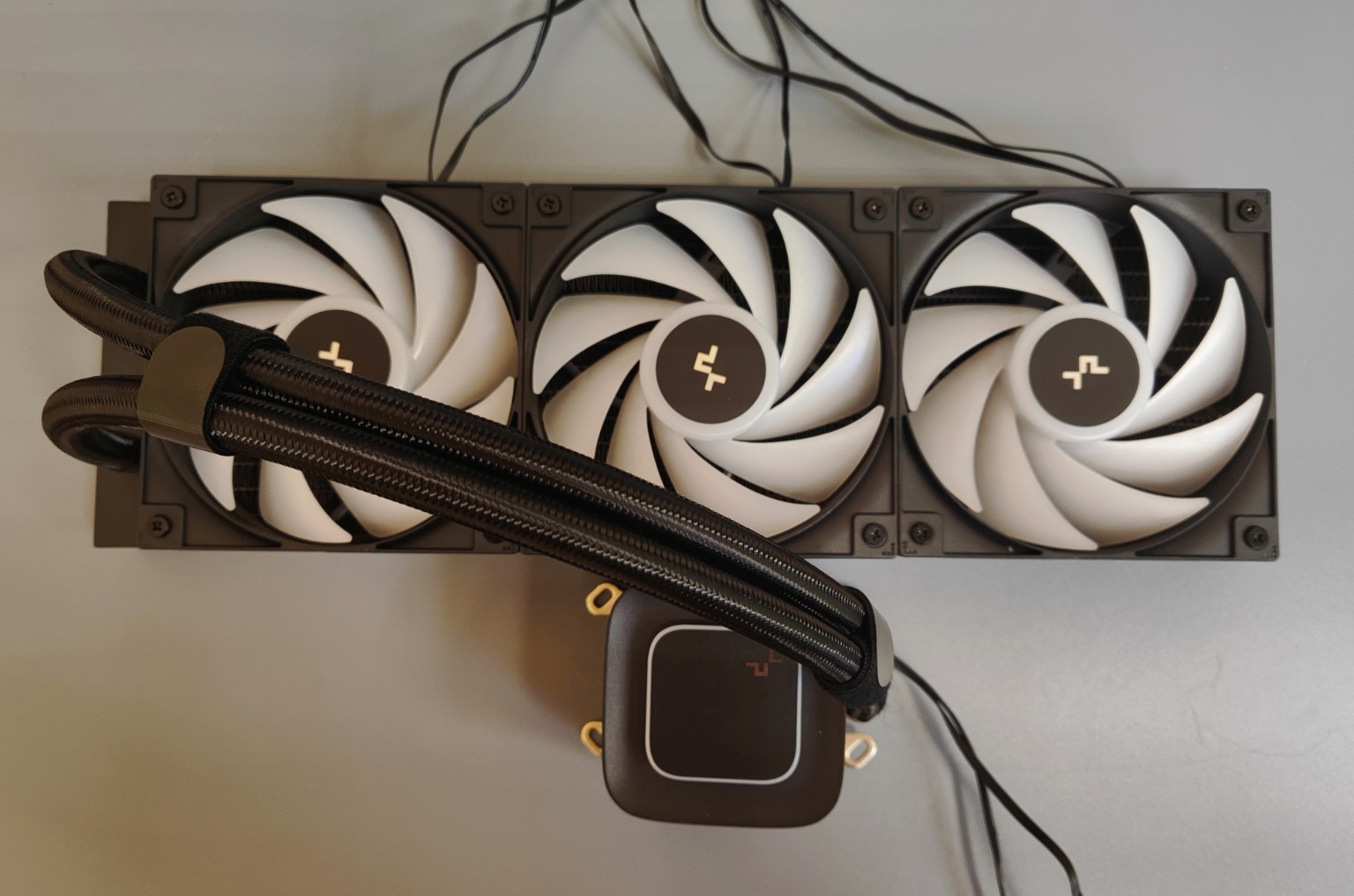 Система охлаждения DEEPCOOL LE360 V2 черная